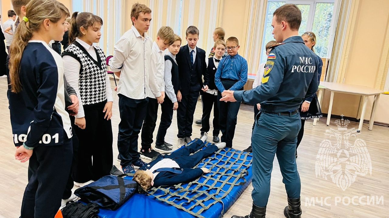 Добровольцы пожарной дружины нашей Академии научили школьников оказывать первую помощь