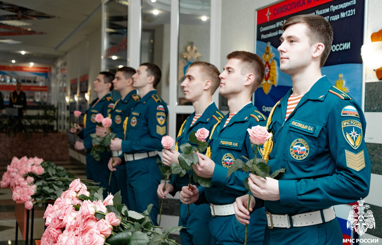 Пусть весна расцветает вместе с вами!