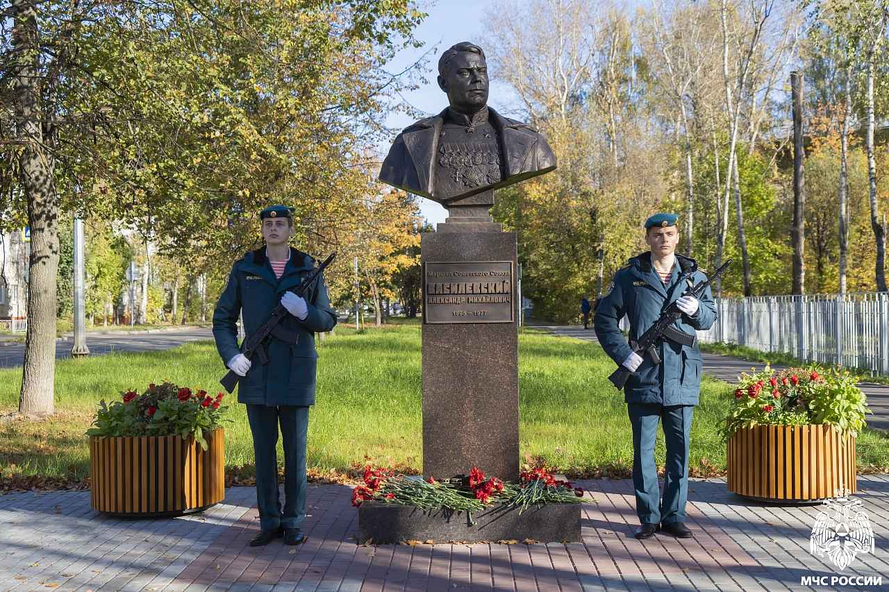 Кадеты и курсанты почтили память маршала Василевского