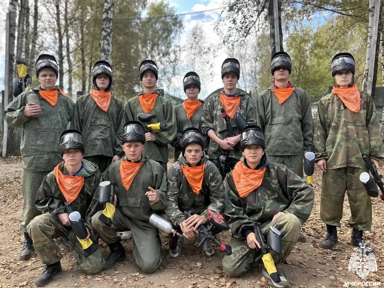 Плечом к плечу