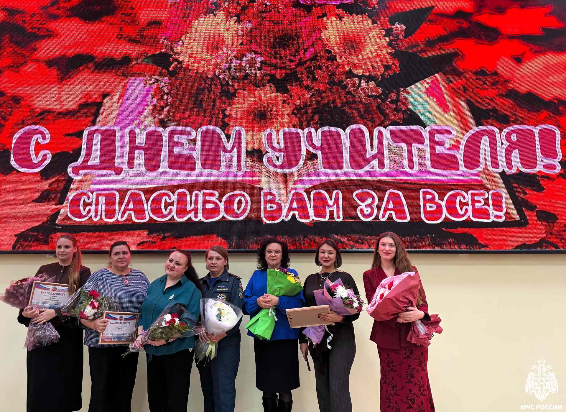 Кадеты поздравили своих наставников с Днем учителя