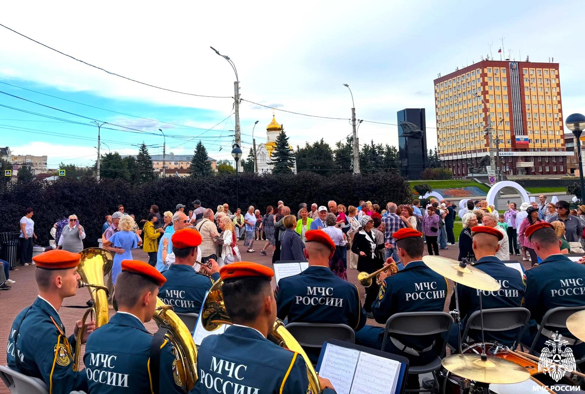 Музыкальный подарок в честь праздника 