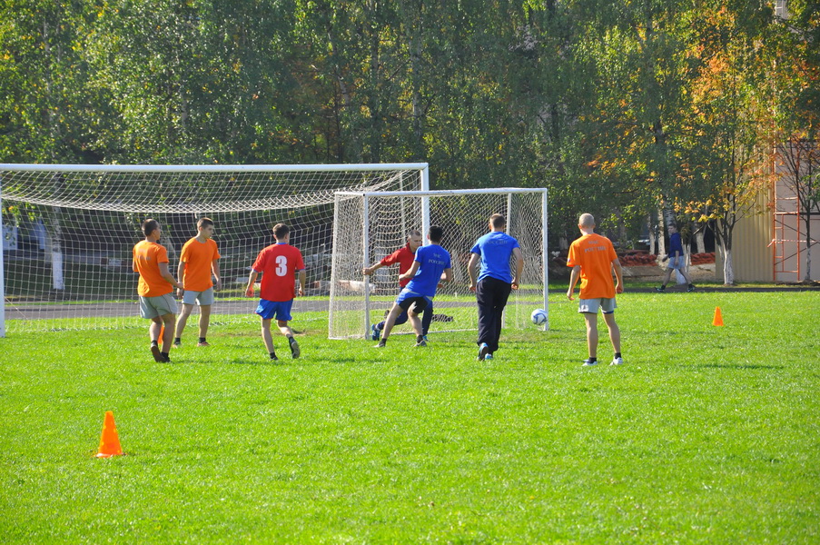 Соревнования по мини-футболу.