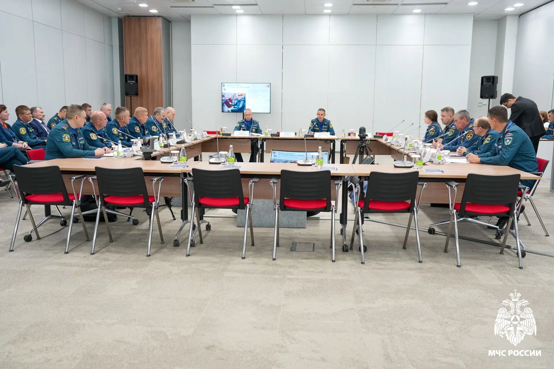В МЧС России обсудили развитие системы подготовки кадров и совершенствование образовательных организаций