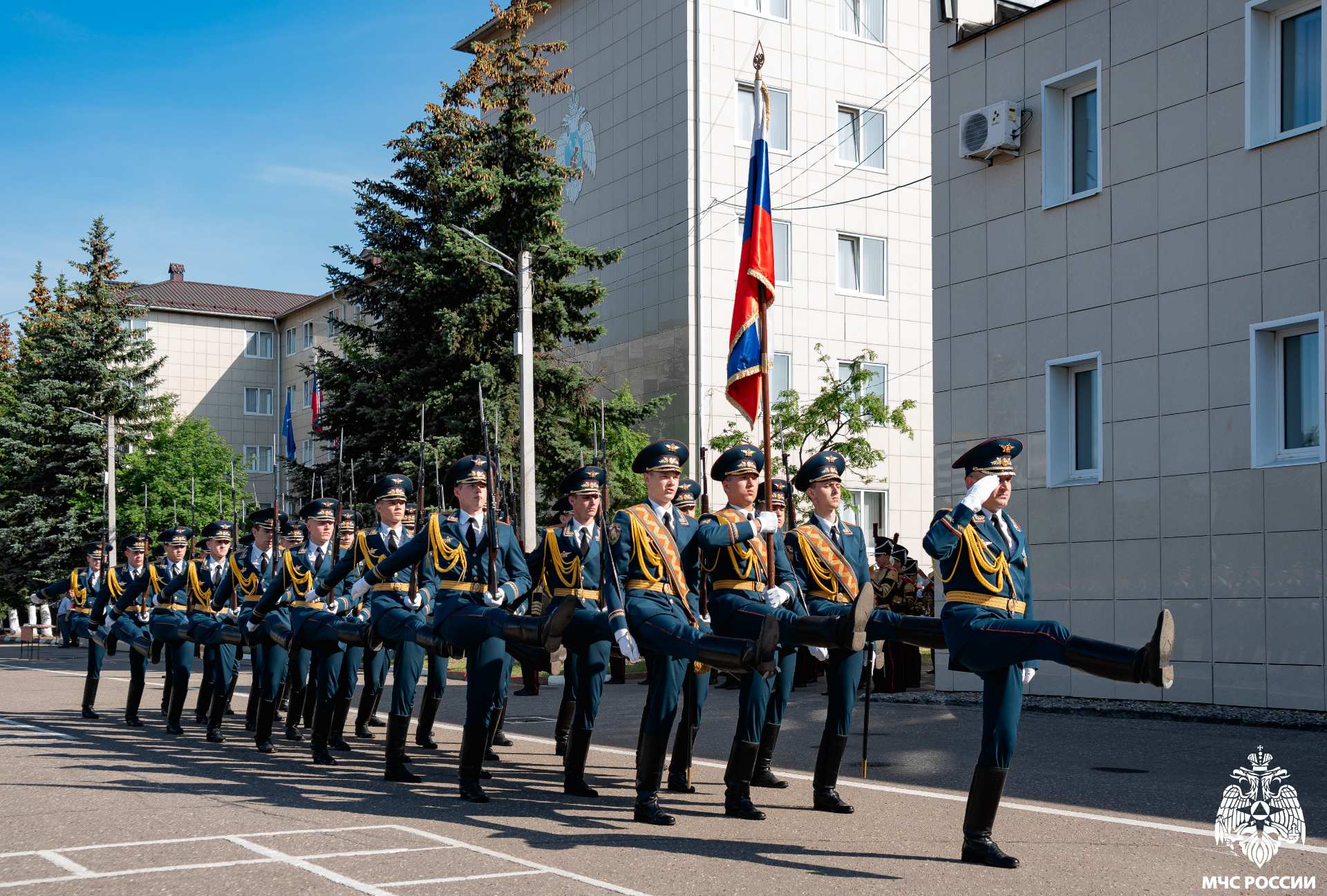 Под флагом России